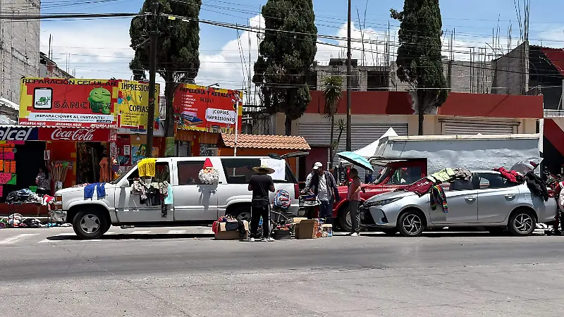 Tianguis La Curva crece más de un kilómetro e invade calles de San Ramón